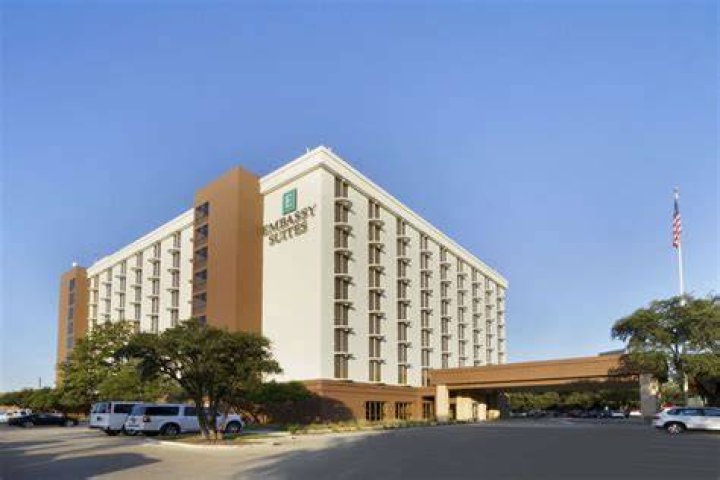 Embassy Suites Stemmons Freeway: A Premier Stay in Dallas