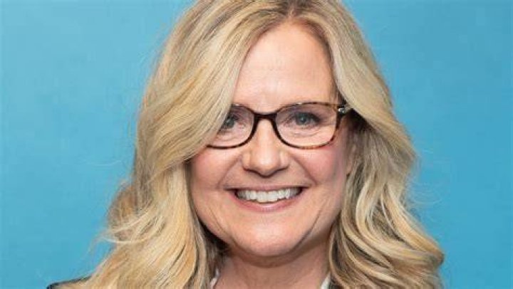 Exploring the Dynamic World of S with Bonnie Hunt