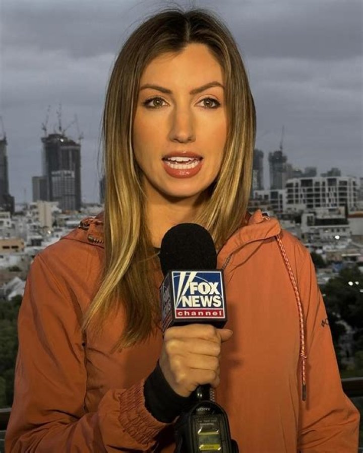 Fox Alex Hogan: The Rising Star in the Entertainment Industry