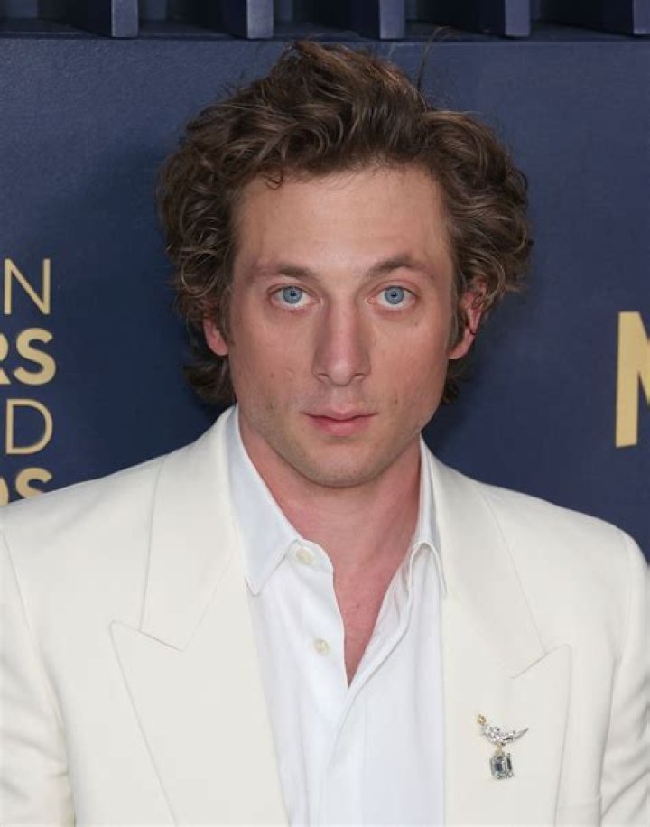 Jeremy Allen White Back Surgery: A Comprehensive Insight into His Journey and Recovery