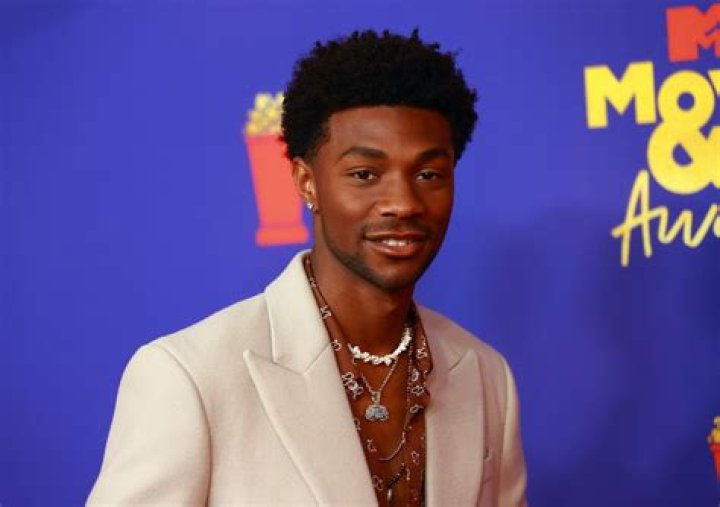 Jonathan Daviss: Rising Star in the Entertainment Industry