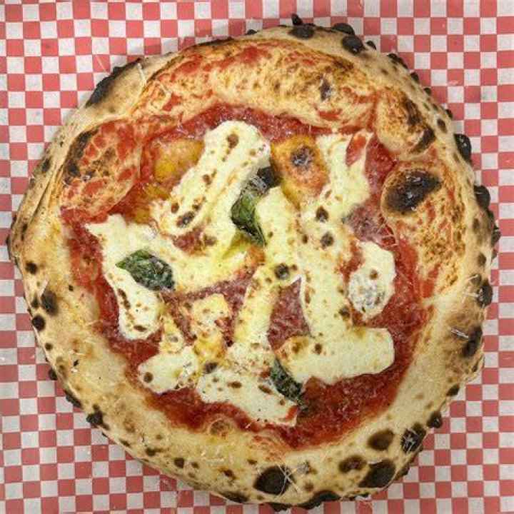 Pizza Lupo: A Slice of Italian Delight in Every Bite