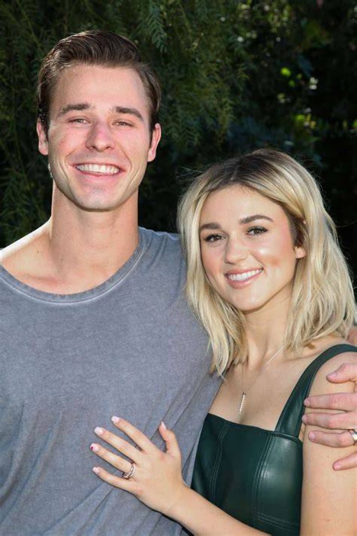 Sadie Robertson Husband: A Comprehensive Look into Their Love Story