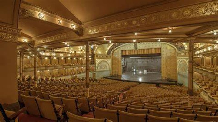 The Theater at Roosevelt Field: A Grand Venue for Entertainment Enthusiasts
