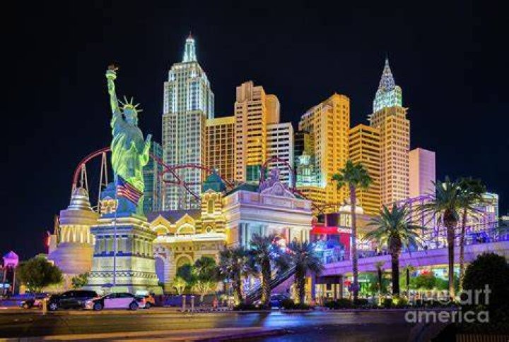 Vegas: The Ultimate Guide to the City of Lights