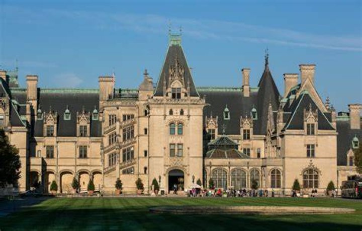 Who Owns the Biltmore Mansion: A Comprehensive Guide to Its Ownership and Legacy