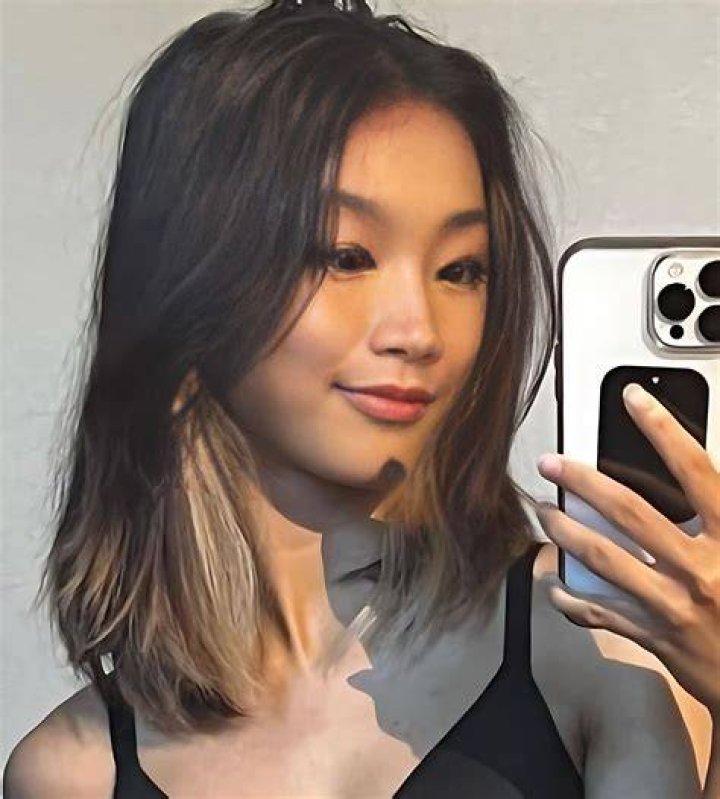 Xoey Li: The Rising Star in the Entertainment Industry