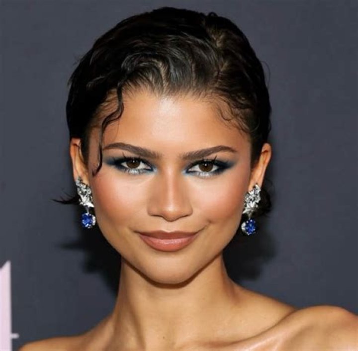 Zendaya's Makeup: The Ultimate Guide to Her Iconic Looks